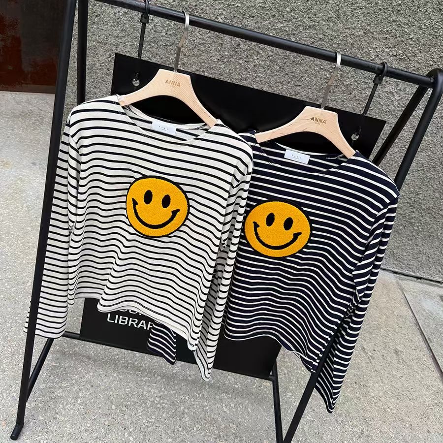 ✨【Smiley Stripe Knit Top · 笑臉條紋上衣】✨
🌈 東大門潮款 · Anna 系列