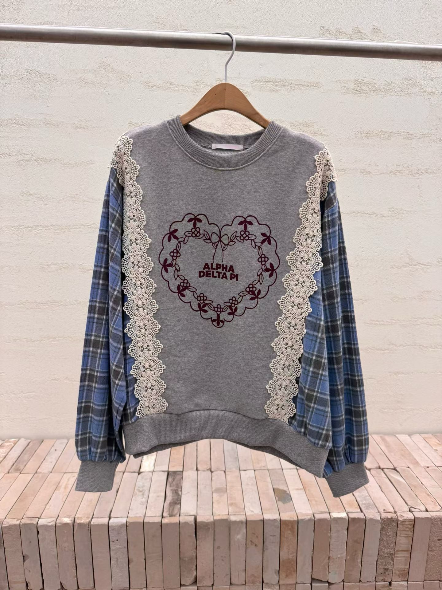 ✨【Lace Patchwork Sweatshirt · 拼布蕾絲衛衣】✨