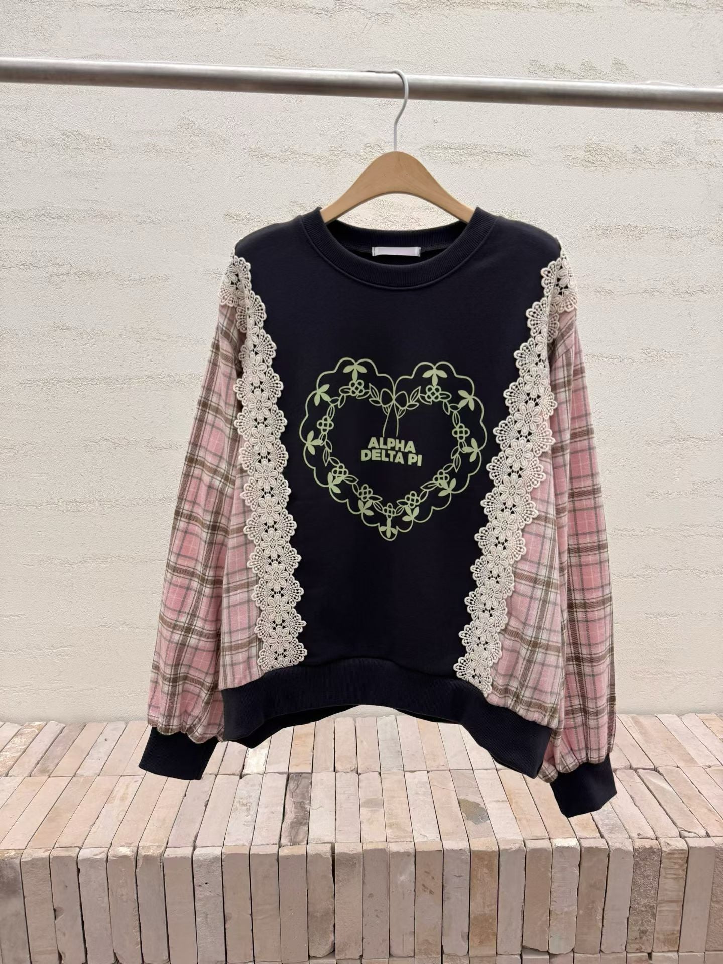 ✨【Lace Patchwork Sweatshirt · 拼布蕾絲衛衣】✨
