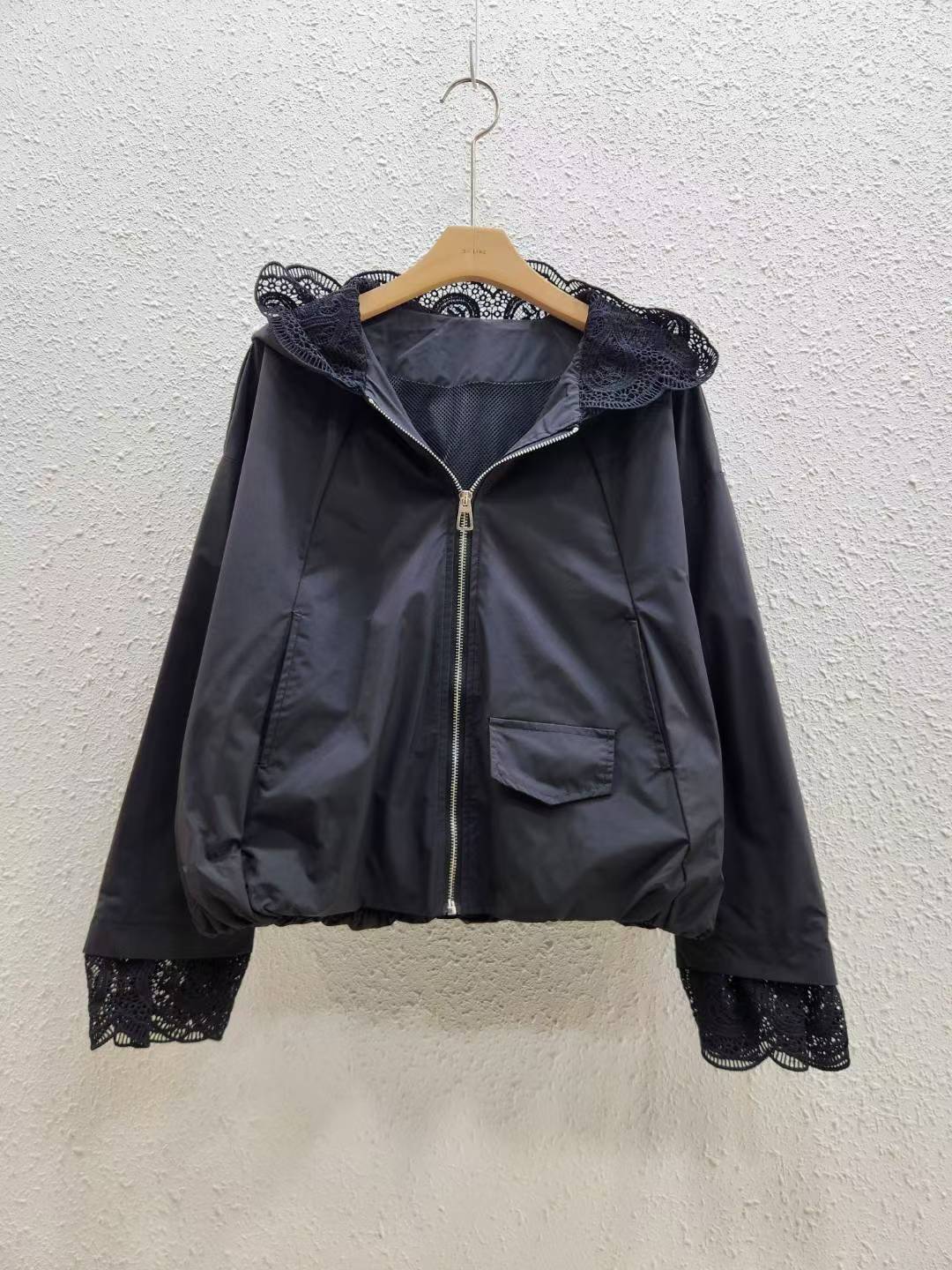 🌸 Lace Trim Hooded Jacket 蕾絲邊連帽外套