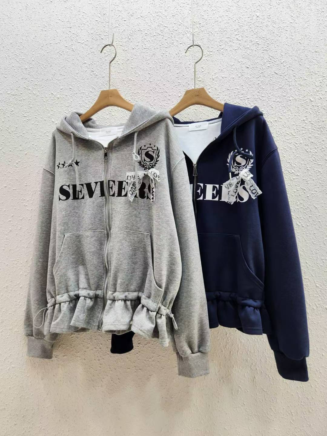 SEVETEEN 字母荷葉邊連帽外套 🧥✨