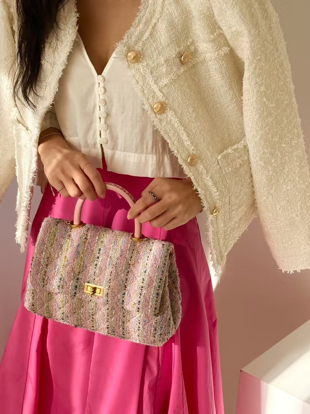 ⁺ ⁺ ⁺ ˖◛⁺⑅2025 SS Collection♡⑅⁺◛˖ ˚ ༘♡
Sincere’s choice 💫
Tweed handbag
靚款😍手拎/斜揹兩用
💕pre-order only