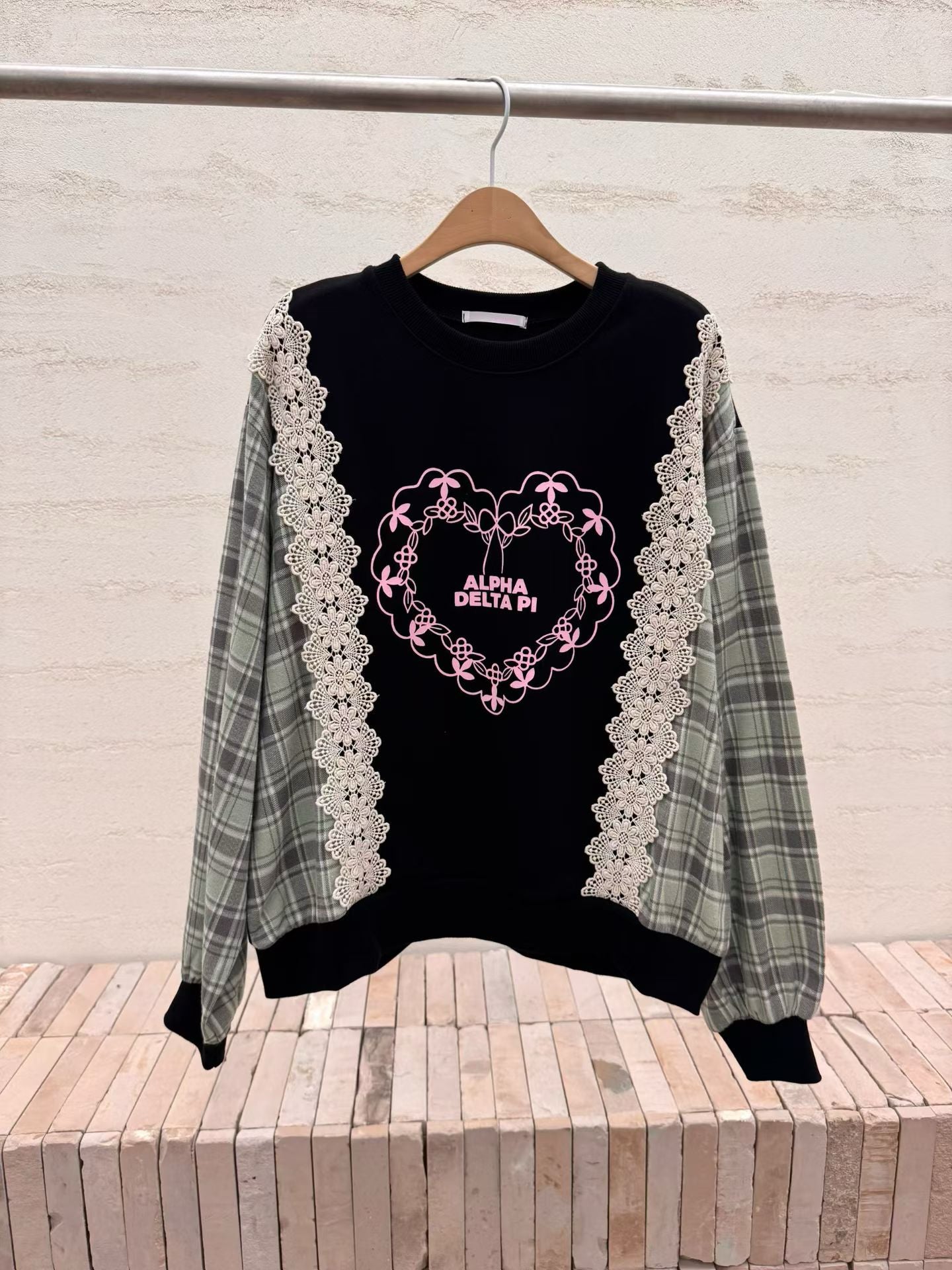 ✨【Lace Patchwork Sweatshirt · 拼布蕾絲衛衣】✨