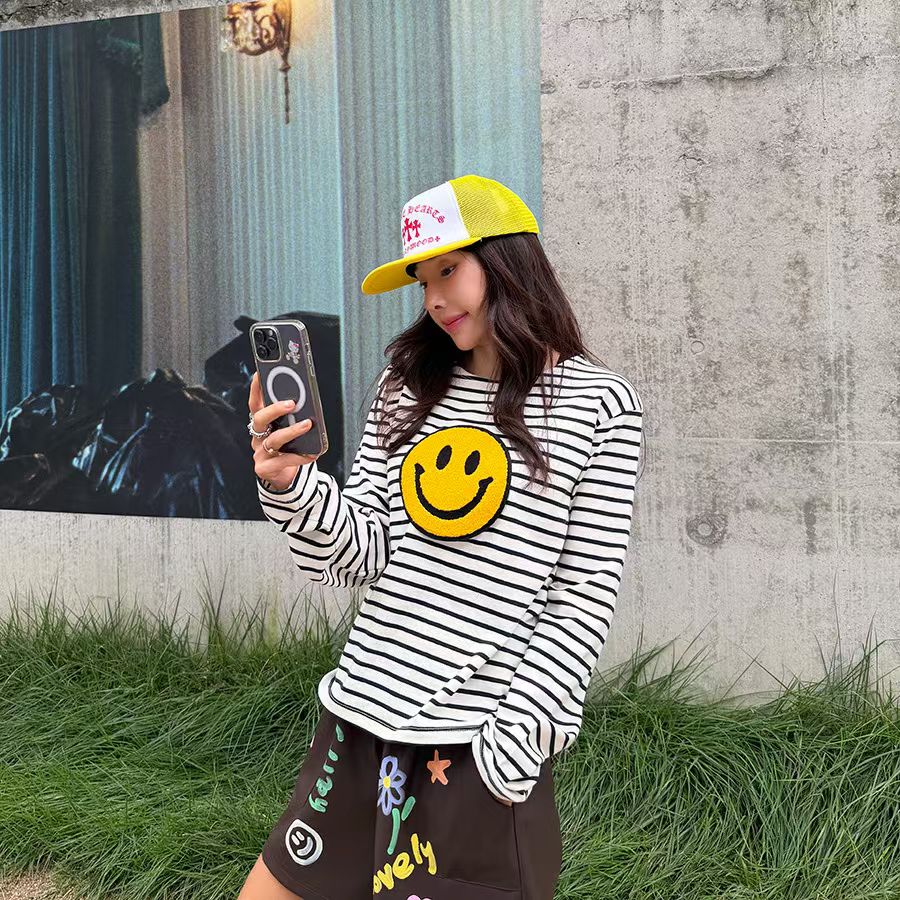 ✨【Smiley Stripe Knit Top · 笑臉條紋上衣】✨
🌈 東大門潮款 · Anna 系列