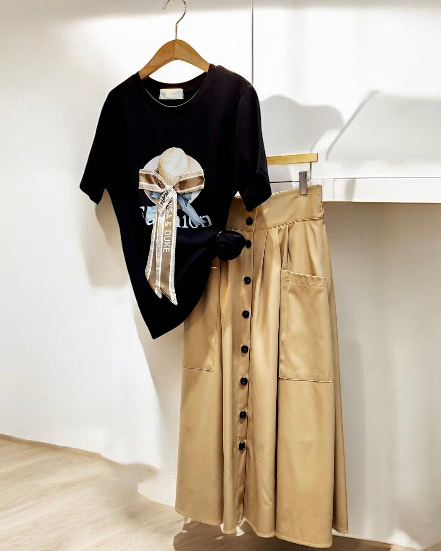 ✨ 優雅絲帶帽子 Tee|Ribbon Hat Tee
(Skirt not included)