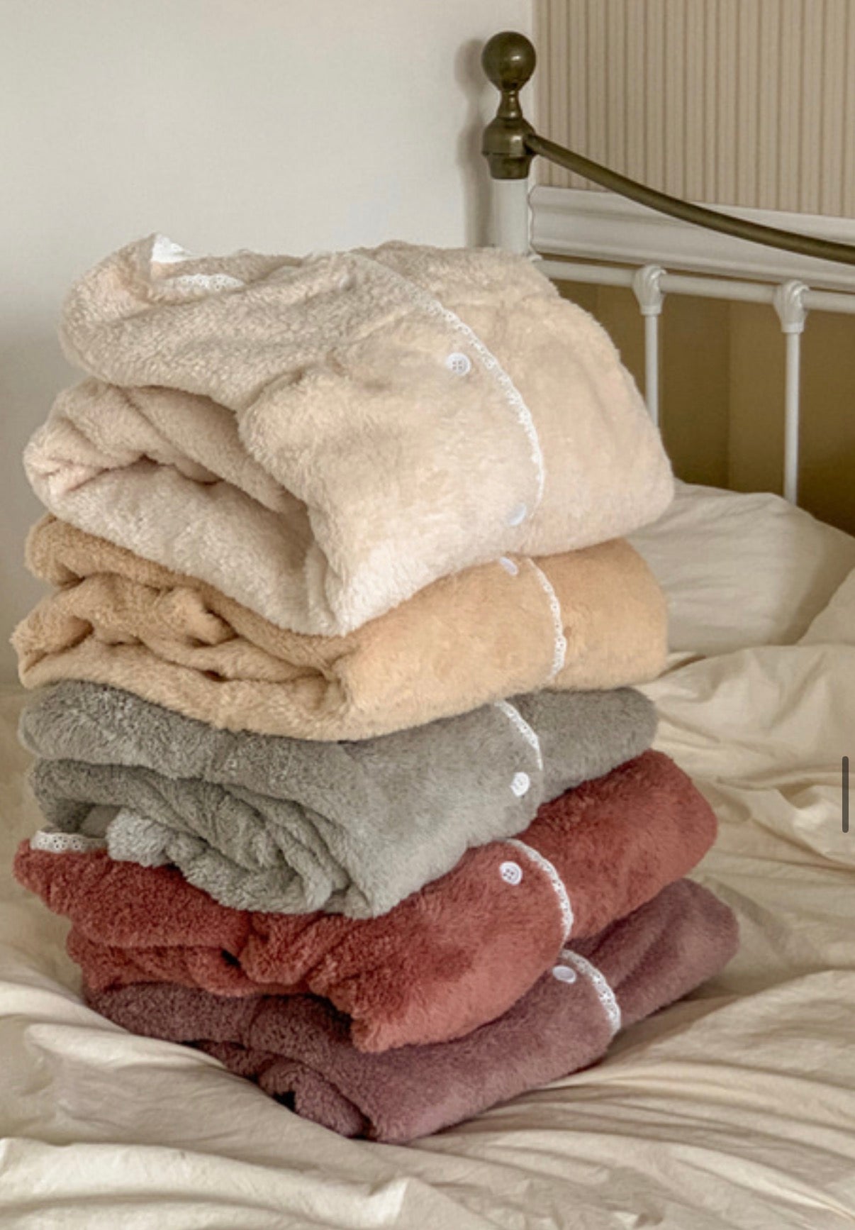 “D007" J'eu 蓬鬆蕾絲睡衣套裝