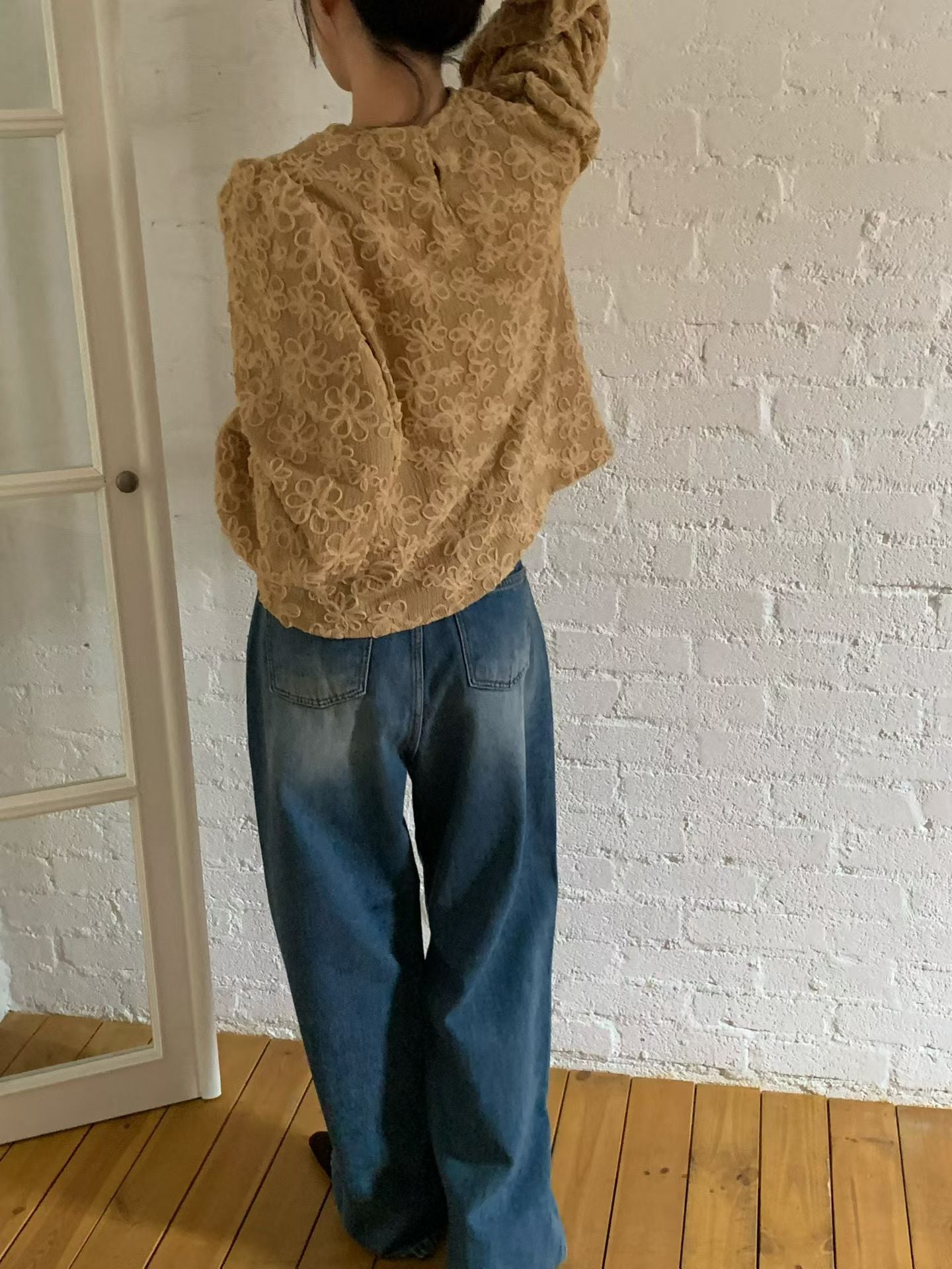 ✨【Floral Embroidered Puff Sleeve Blouse · 立體花卉氣質上衣】✨