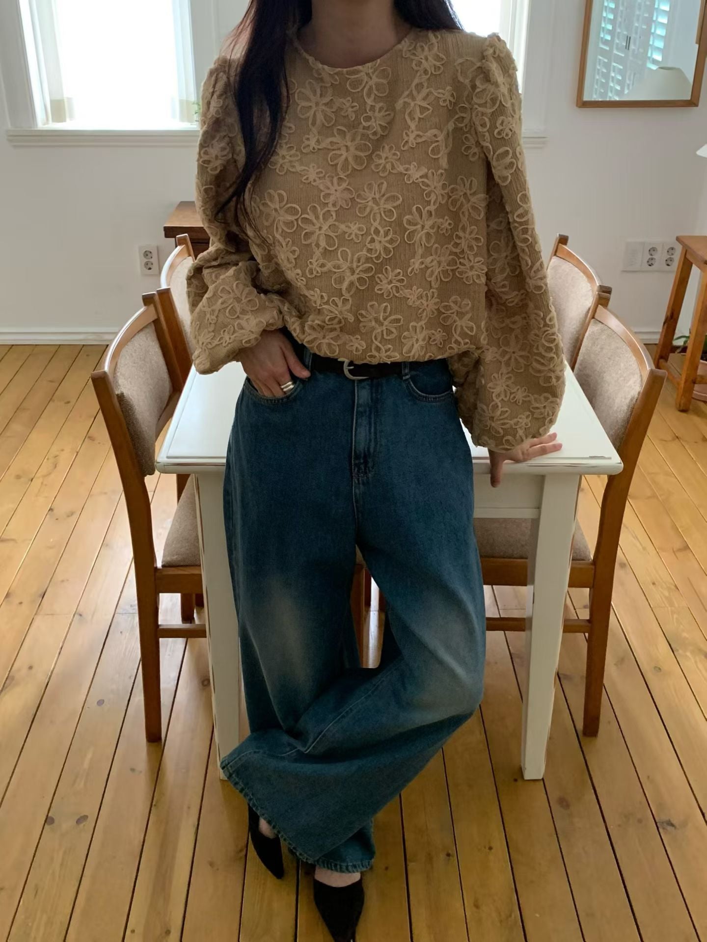 ✨【Floral Embroidered Puff Sleeve Blouse · 立體花卉氣質上衣】✨