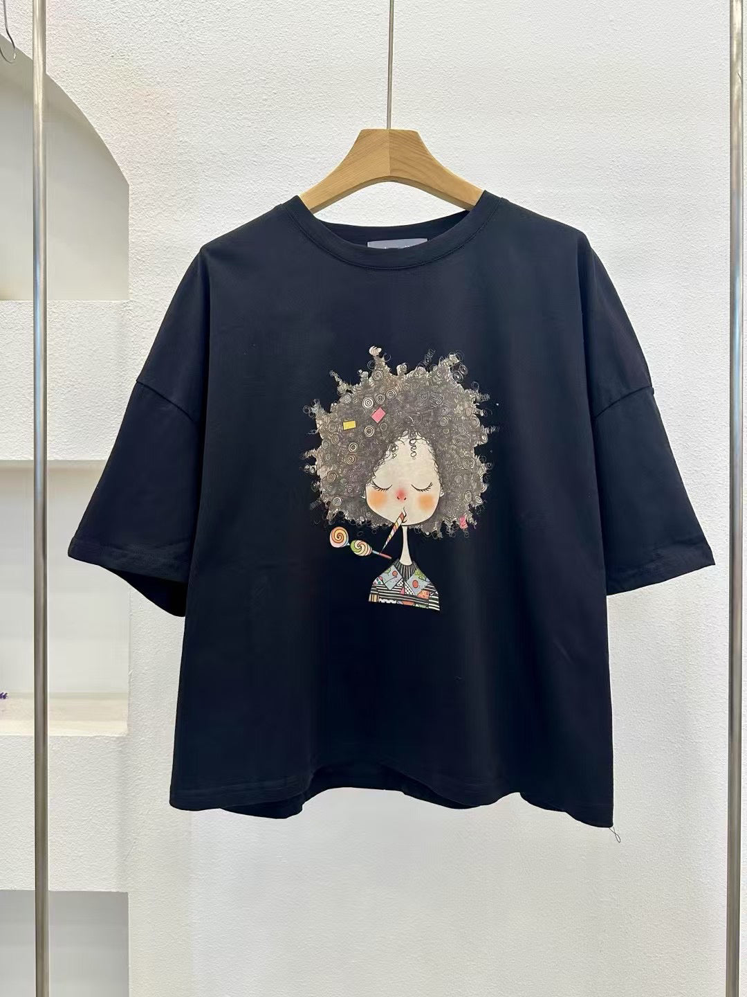 個性爆炸頭插畫女孩Tee /Whimsical hand-drawn style Art Girl Tee