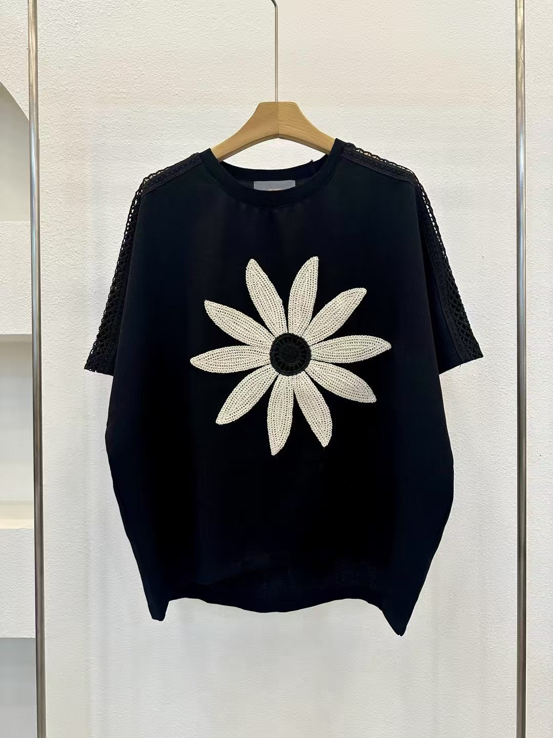 ┊͙ ˘͈ᵕ˘͈ 2025 Summer Collection ᥫ᭡ 網紋側膊花辦編織tee