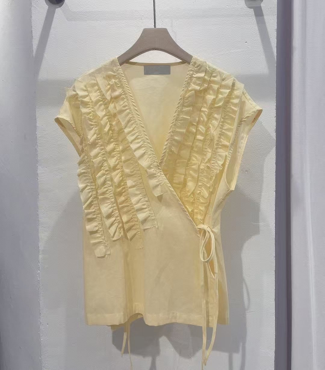 ✨ 荷葉綁帶背心|Ruffle Wrap Vest