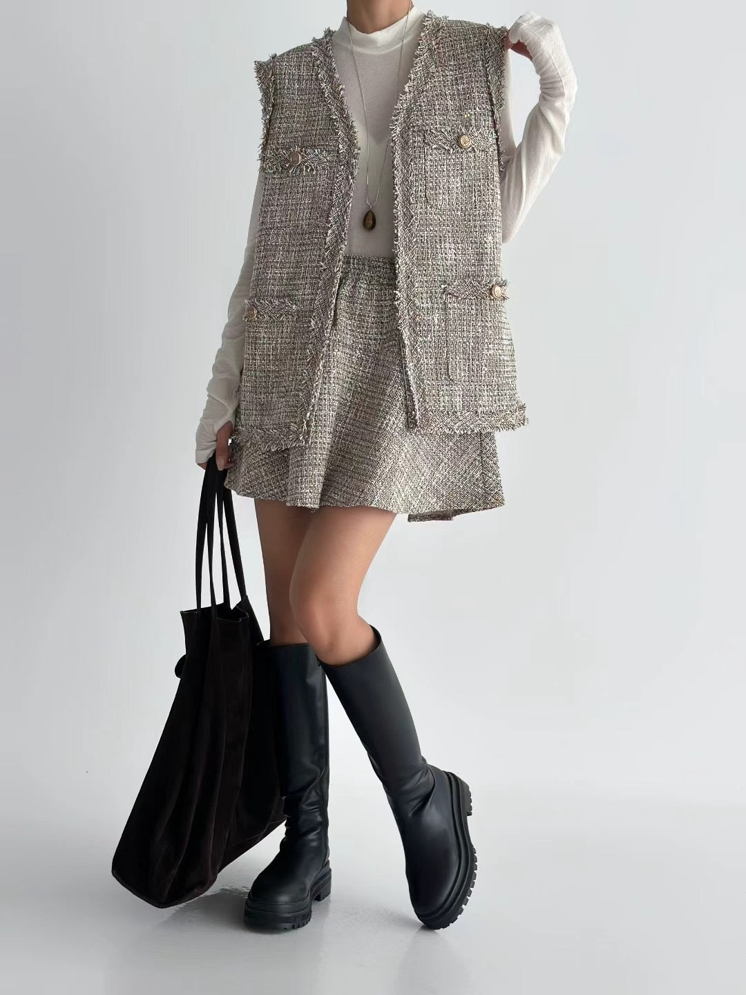When Tailored Silhouette meets Chic Texture 優雅時尚粗花呢背心