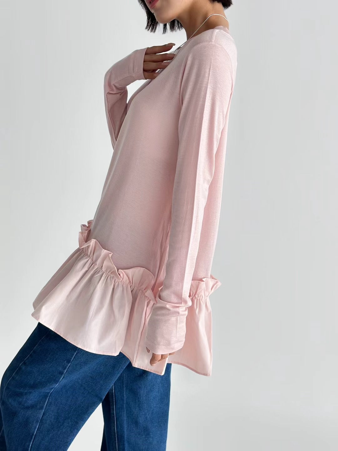Playful Elegance with a Ruffled Touch 荷葉下擺長袖上衣