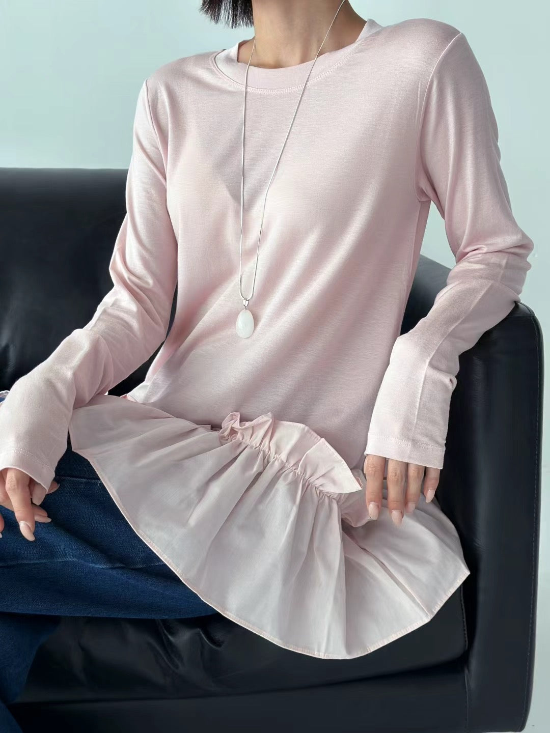 Playful Elegance with a Ruffled Touch 荷葉下擺長袖上衣