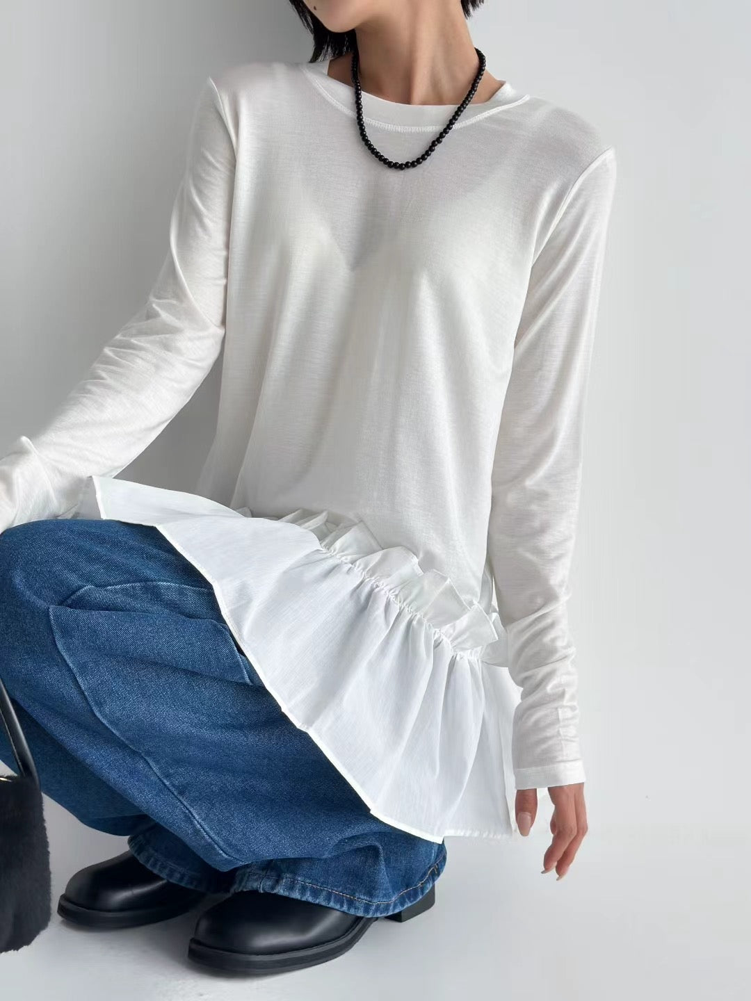 Playful Elegance with a Ruffled Touch 荷葉下擺長袖上衣