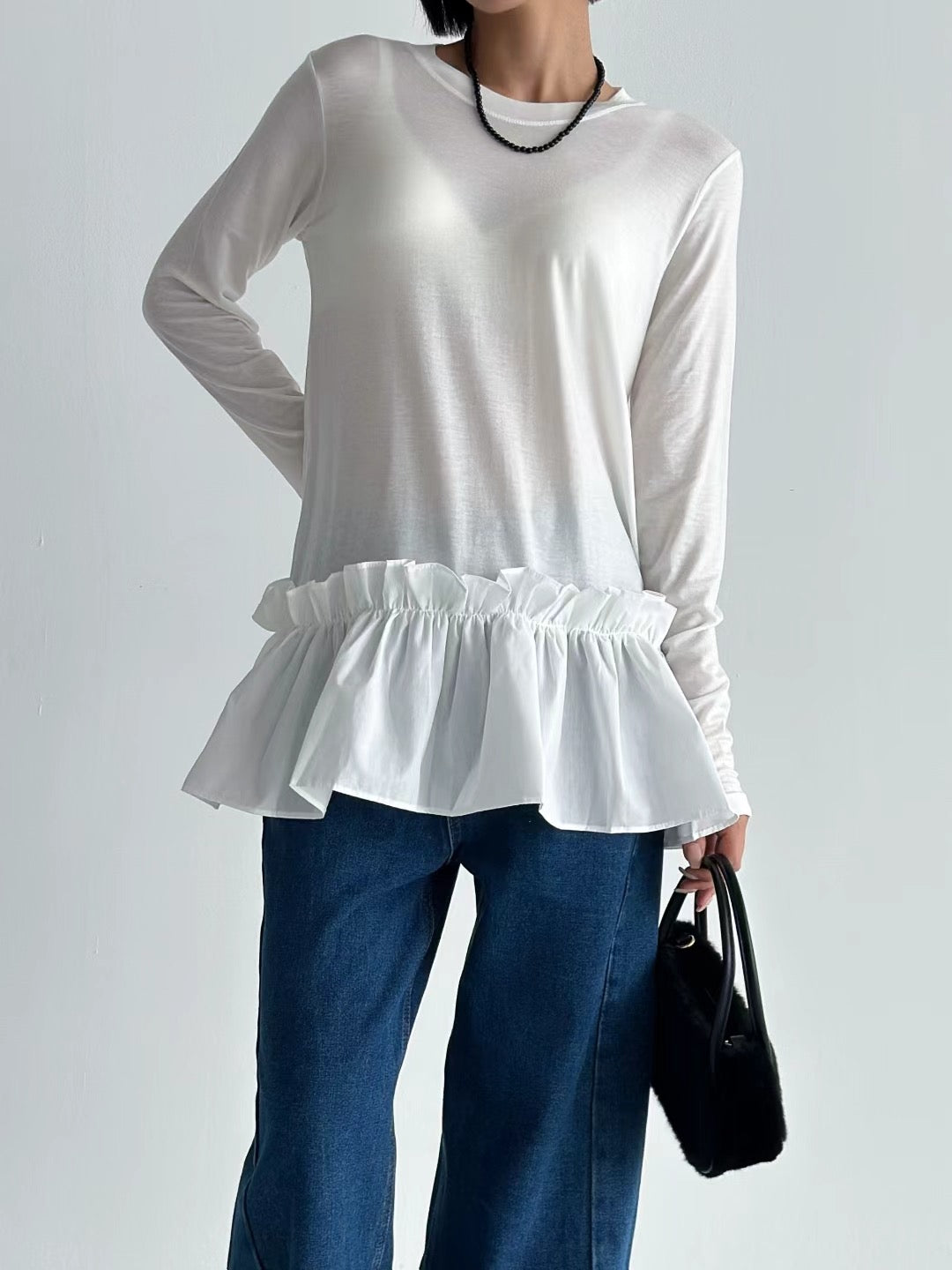 Playful Elegance with a Ruffled Touch 荷葉下擺長袖上衣