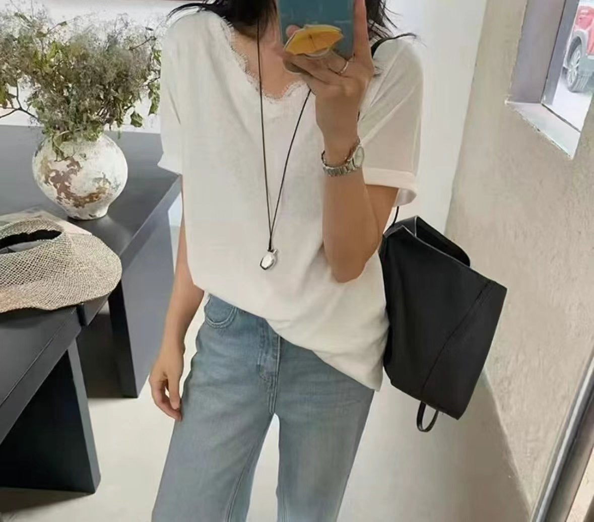Soft Lace Tee – Effortless Everyday Style˗ˏˋ 日常百搭 ✨帶蕾絲領口設計Tee ˎˊ˗