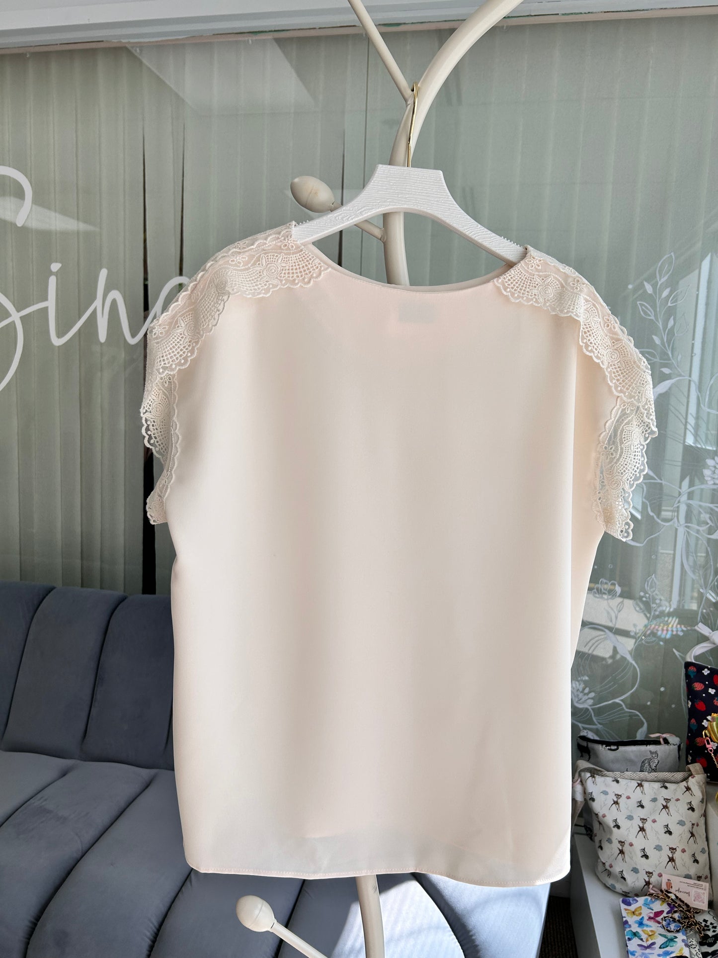 5 June Live A08 Lace Sleeves Blouse