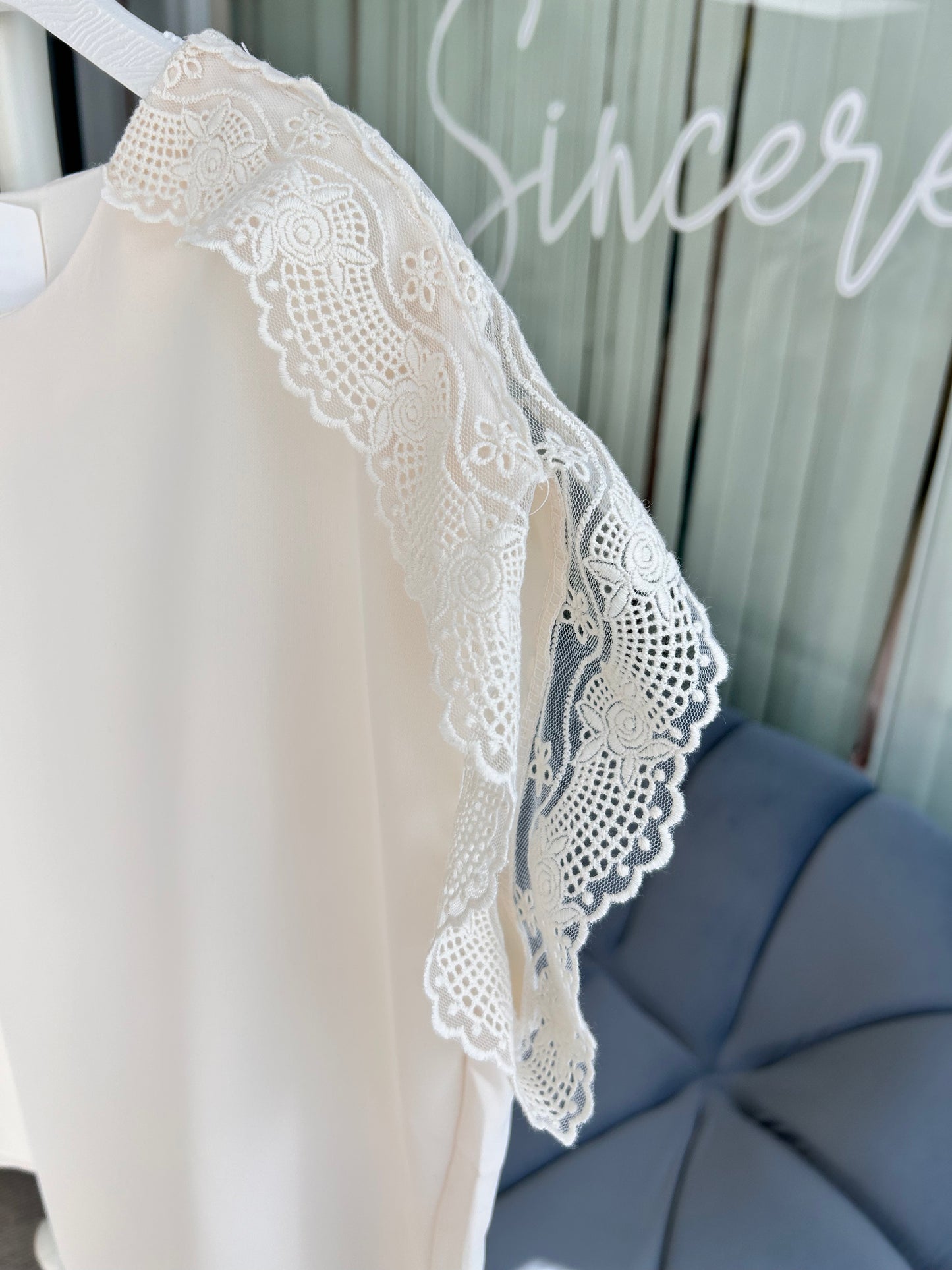 5 June Live A08 Lace Sleeves Blouse