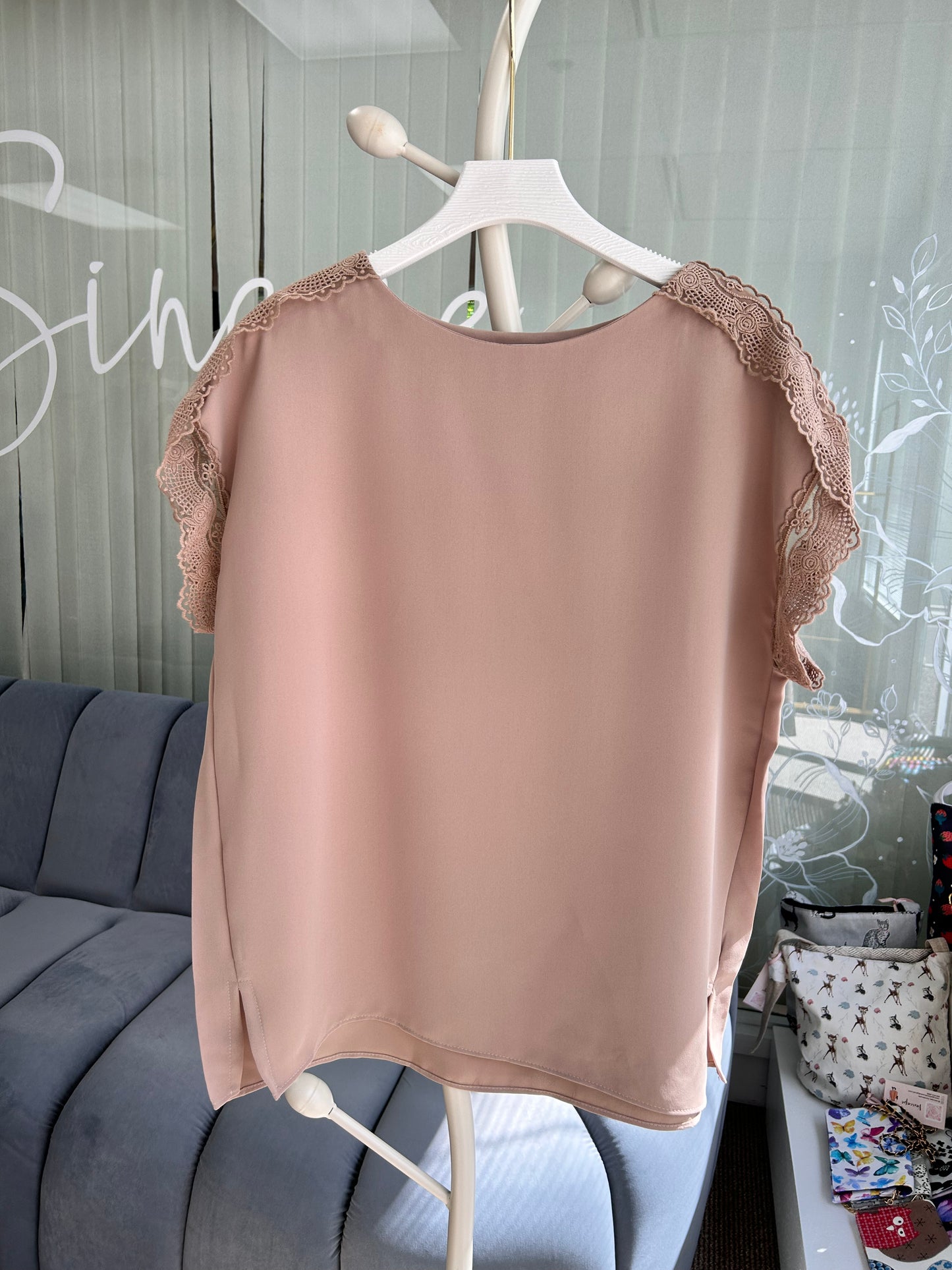 5 June Live A08 Lace Sleeves Blouse