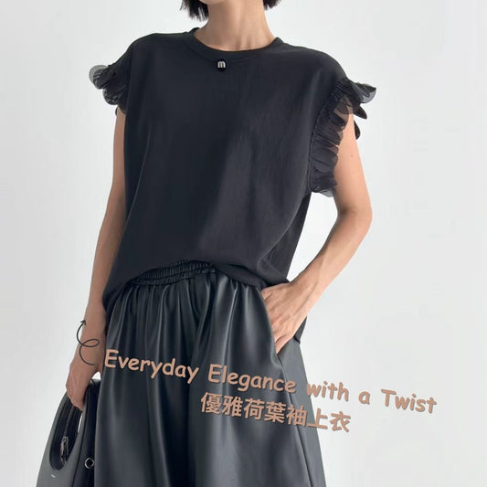 Everyday Elegance with a Twist  優雅荷葉袖上衣