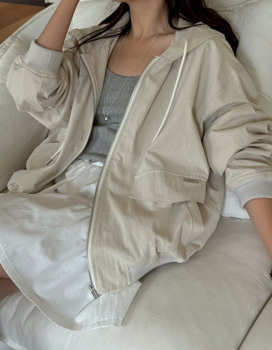 Zip Into Effortless Street Style with a Hoodie Jacket/休閒時尚連帽外套