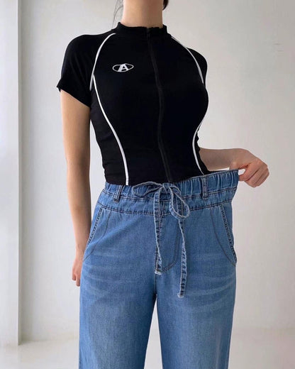 直身闊腳薄滑牛仔褲😍 
Loose straight denim