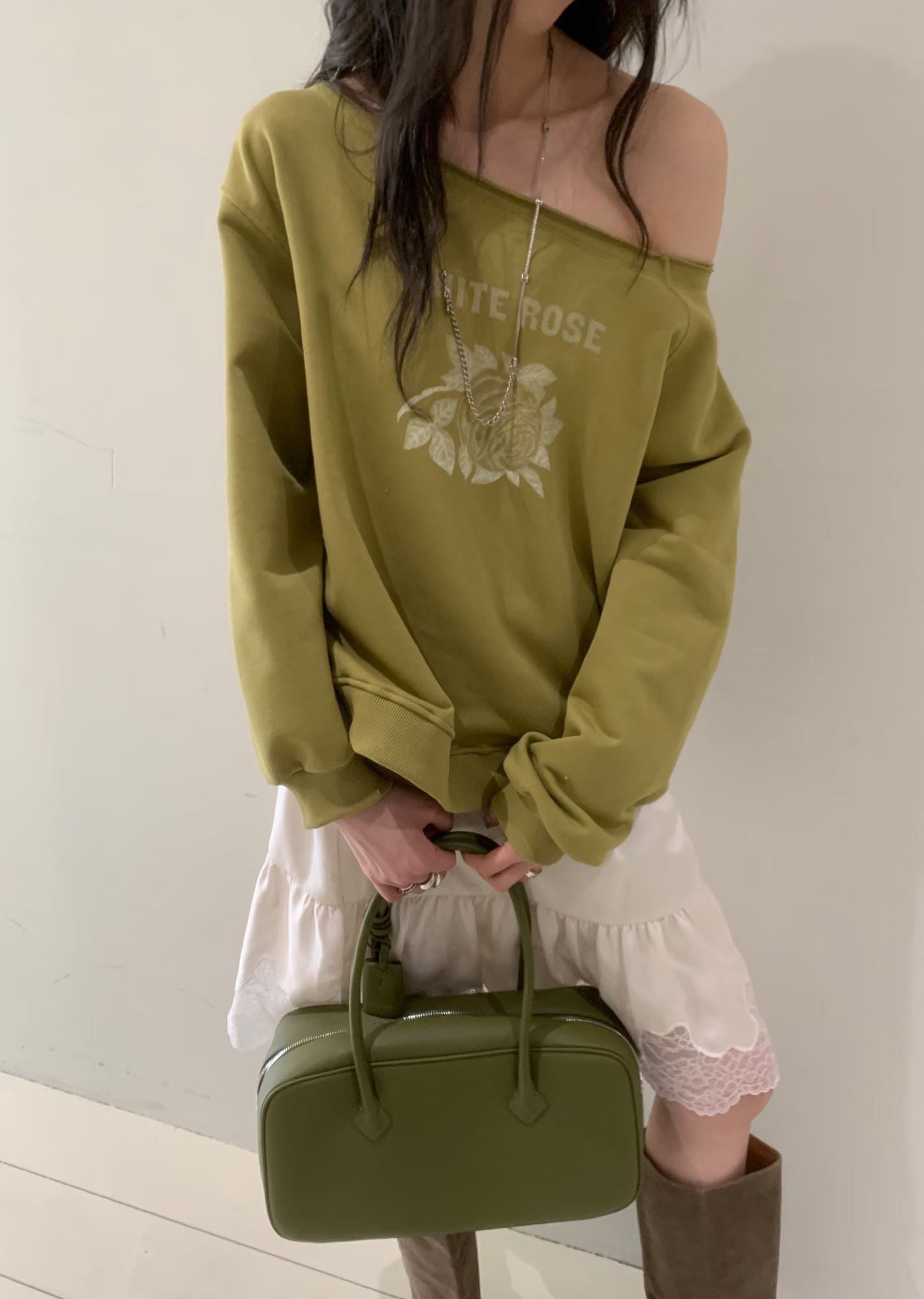 26 S/S March  WHITE ROSE Vintage Washed Sweatshirt