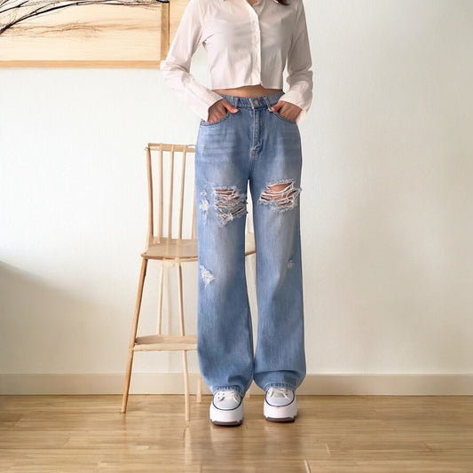 High-Waist Ripped Straight Jeans  破洞直筒牛仔褲｜街頭風格 × 時尚態度