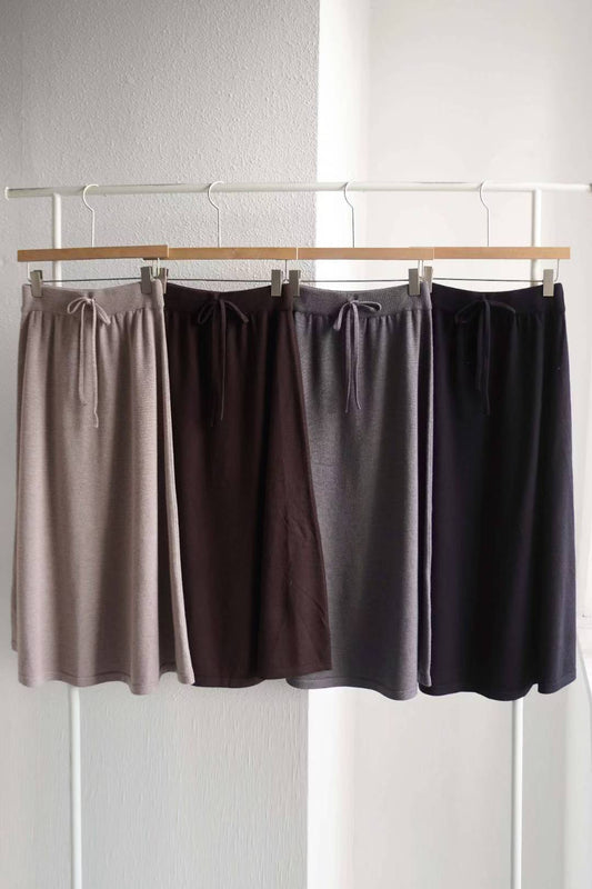 🩶【Soft Knit Midi Skirt · 柔滑針織中長裙】🩶