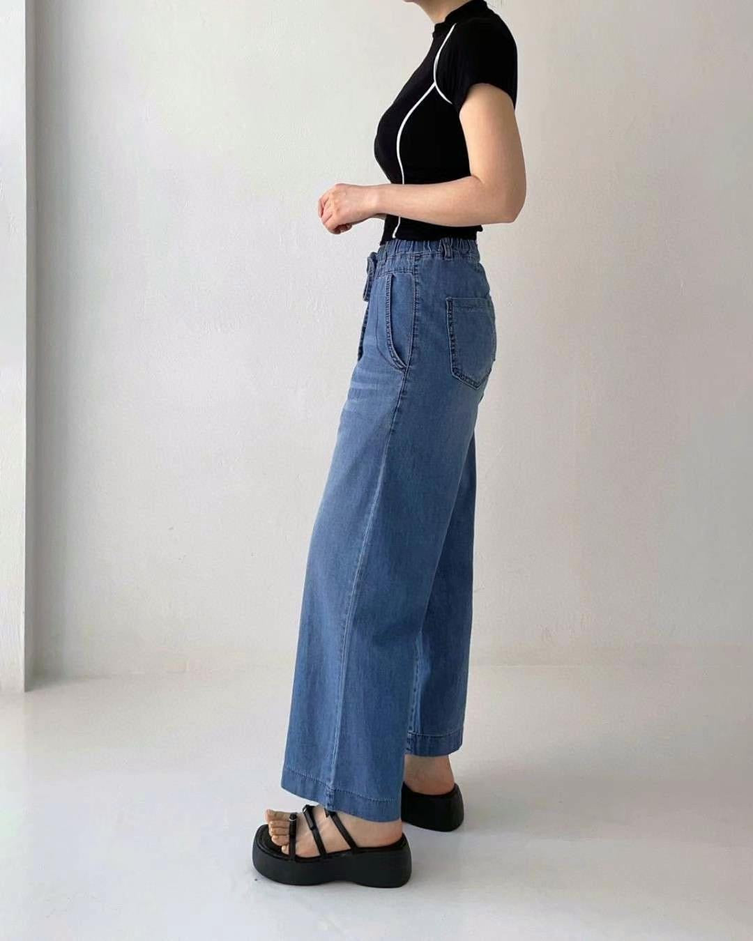直身闊腳薄滑牛仔褲😍 
Loose straight denim