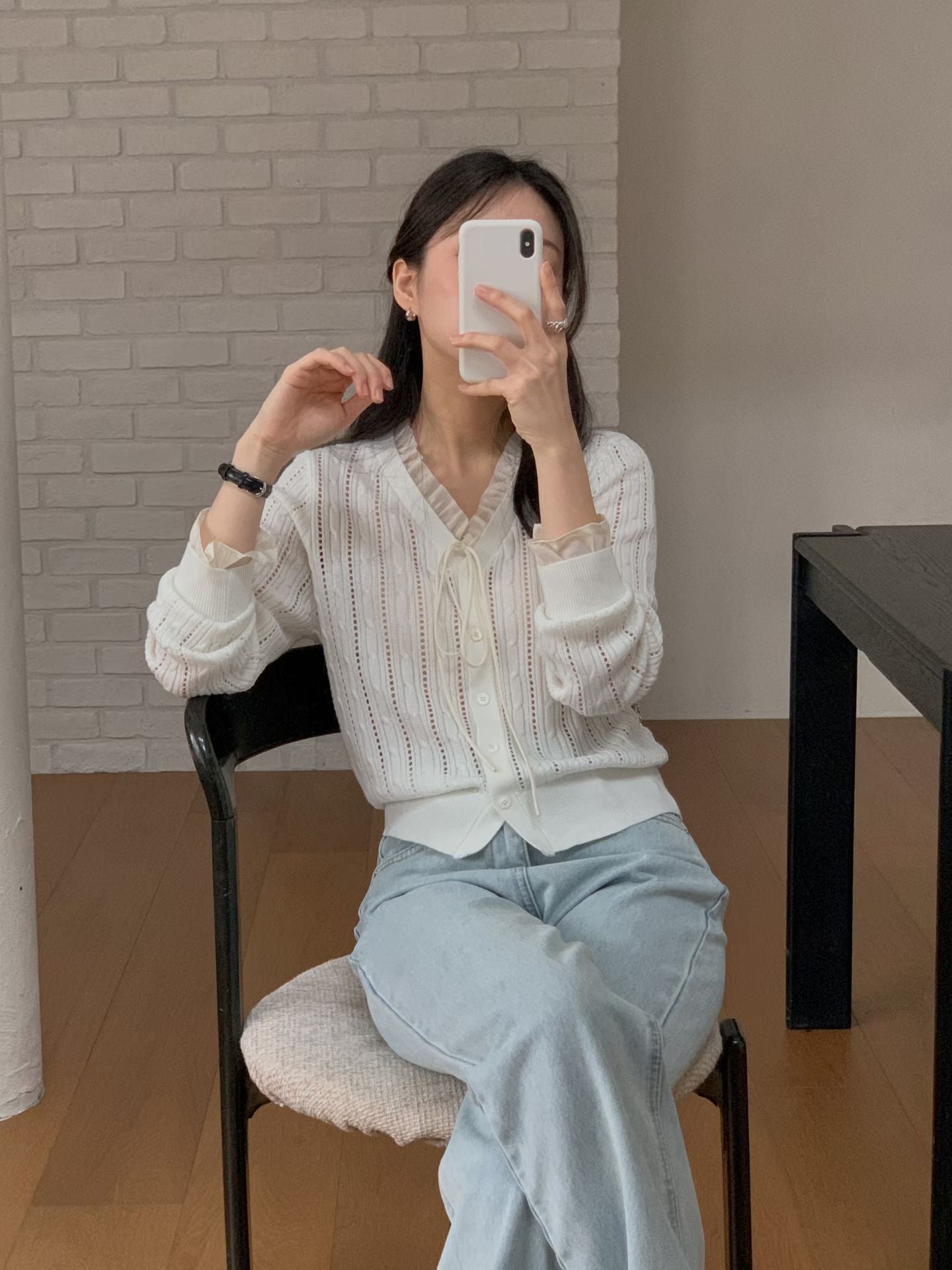 🌿 Sheer Ruffle V-Neck Knit Cardigan

浪漫雪紡荷葉邊 × 直紋鏤空針織