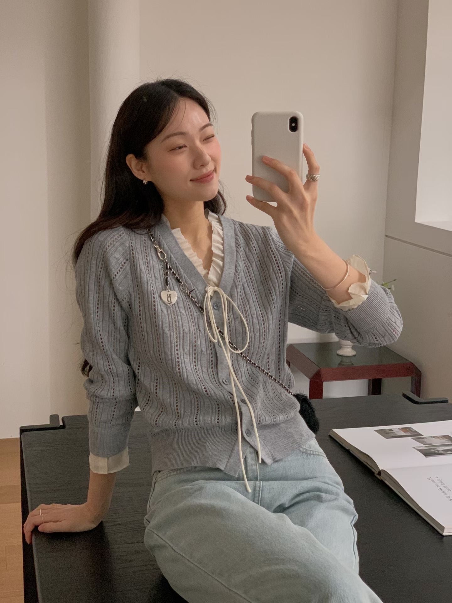 🌿 Sheer Ruffle V-Neck Knit Cardigan

浪漫雪紡荷葉邊 × 直紋鏤空針織