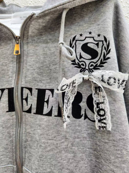 SEVETEEN 字母荷葉邊連帽外套 🧥✨