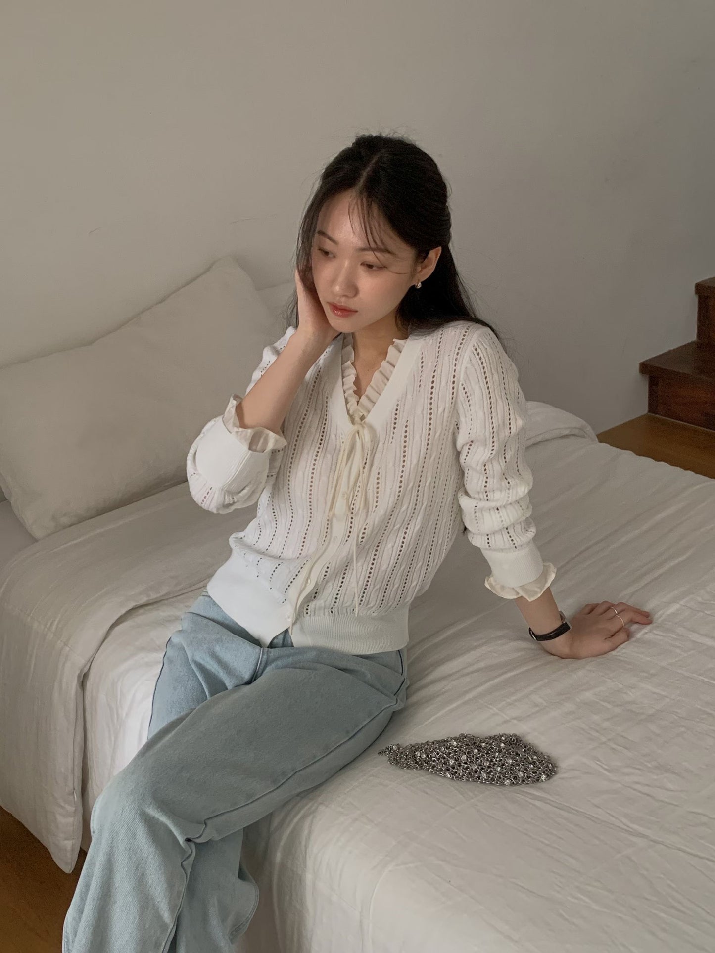 🌿 Sheer Ruffle V-Neck Knit Cardigan

浪漫雪紡荷葉邊 × 直紋鏤空針織