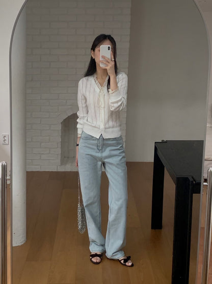 🌿 Sheer Ruffle V-Neck Knit Cardigan

浪漫雪紡荷葉邊 × 直紋鏤空針織