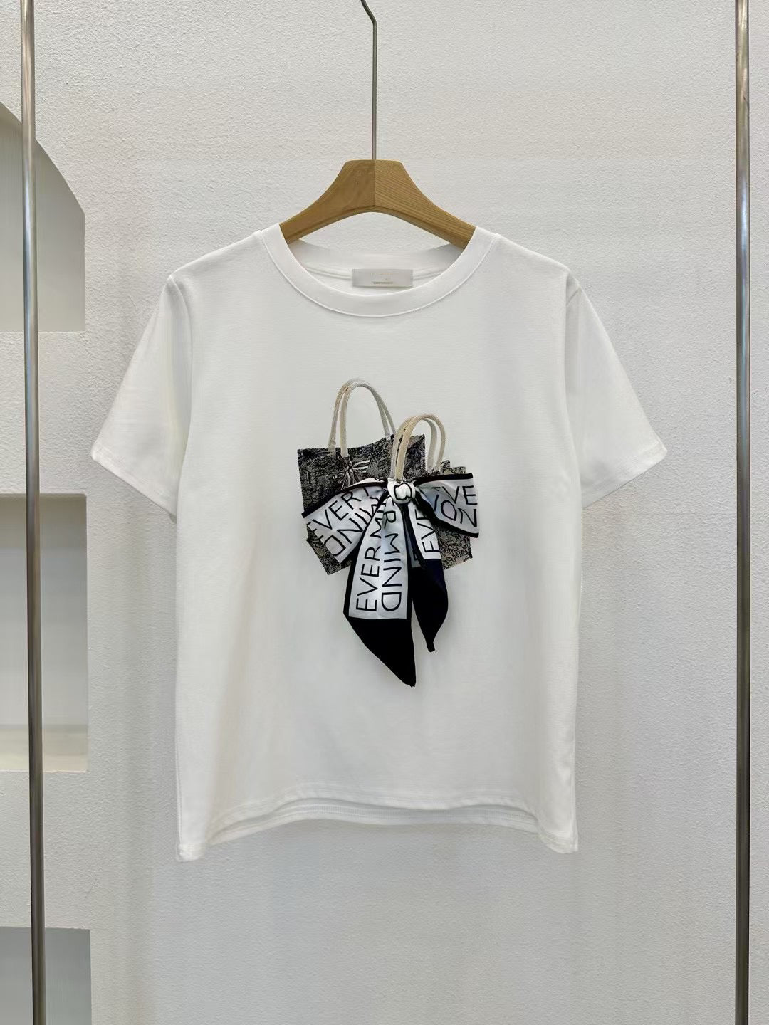 立體絲帶手袋造型Tee  3D Ribbon Handbag Graphic Tee