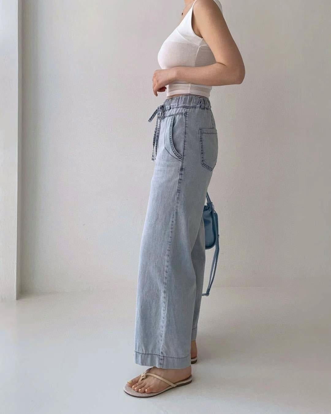 直身闊腳薄滑牛仔褲😍 
Loose straight denim