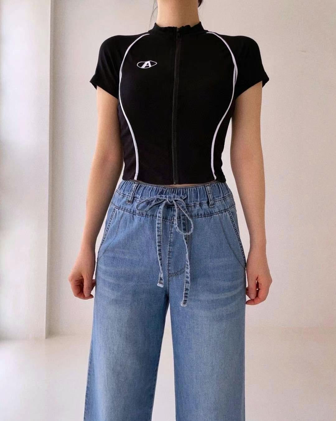 直身闊腳薄滑牛仔褲😍 
Loose straight denim