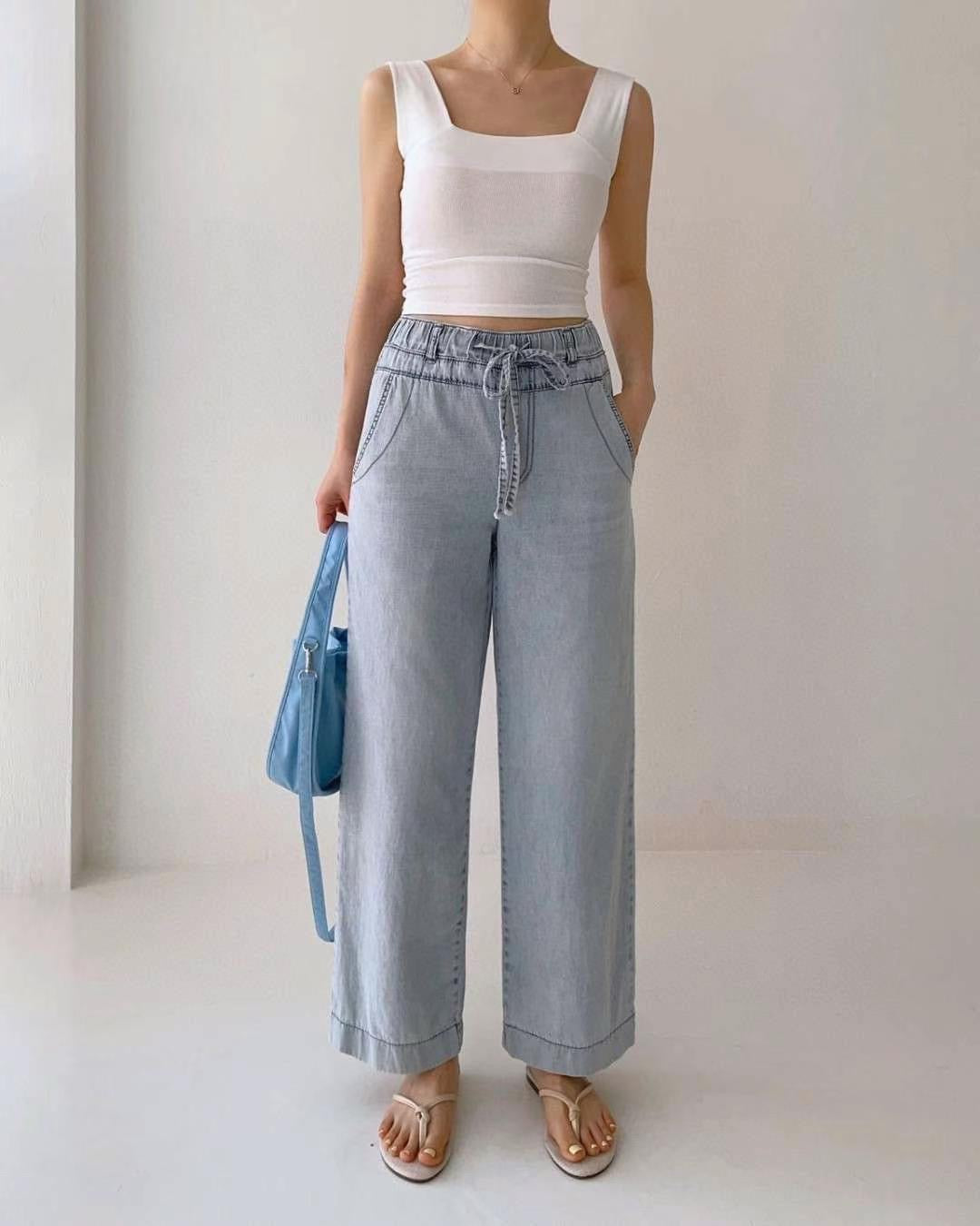 直身闊腳薄滑牛仔褲😍 
Loose straight denim