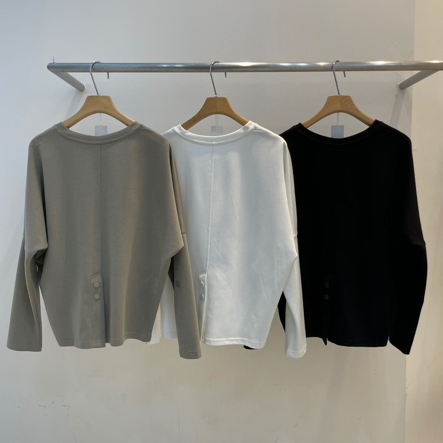 ✨【25FW Button-Back Long Sleeve Tee · 後排鈕扣長袖上衣】✨