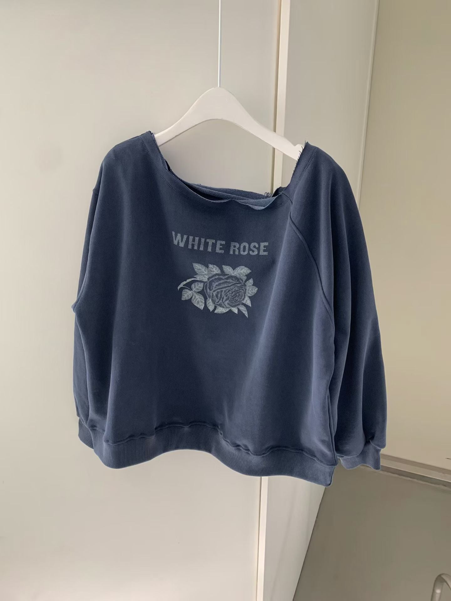 26 S/S March  WHITE ROSE Vintage Washed Sweatshirt