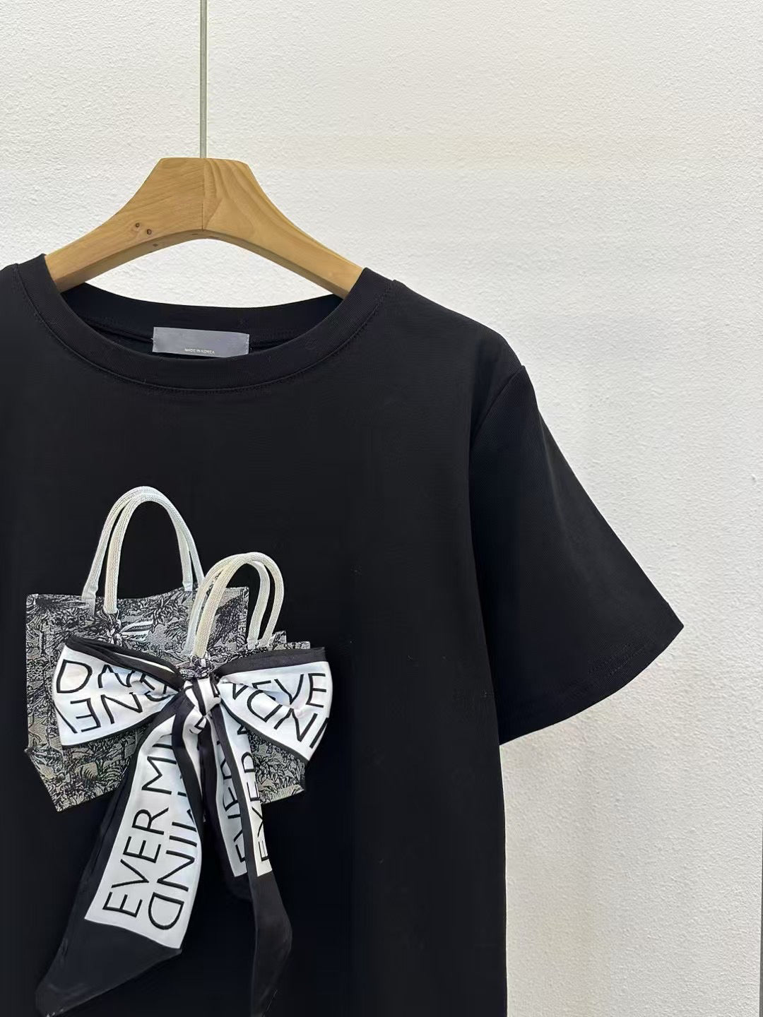 立體絲帶手袋造型Tee  3D Ribbon Handbag Graphic Tee