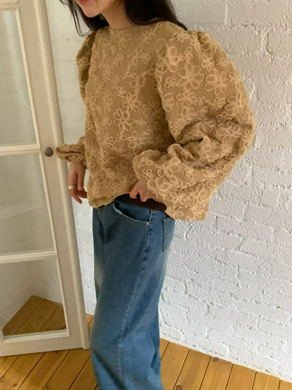✨【Floral Embroidered Puff Sleeve Blouse · 立體花卉氣質上衣】✨