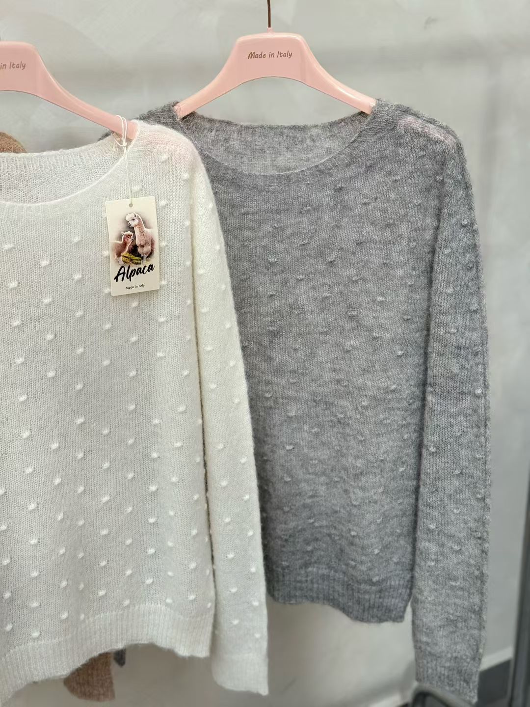 𝐈𝐭𝐚𝐥𝐢𝐚𝐧 𝐀𝐥𝐩𝐚𝐜𝐚 𝐃𝐨𝐭 𝐒𝐰𝐞𝐚𝐭𝐞𝐫

義大利製 Alpaca 點點毛衣