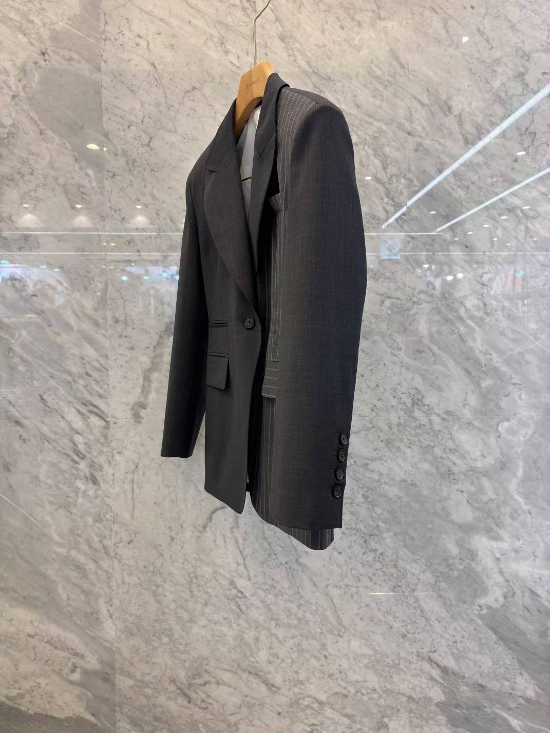 ✨【25FW Asymmetric Pinstripe Blazer · 韓版不對稱條紋西裝外套】✨