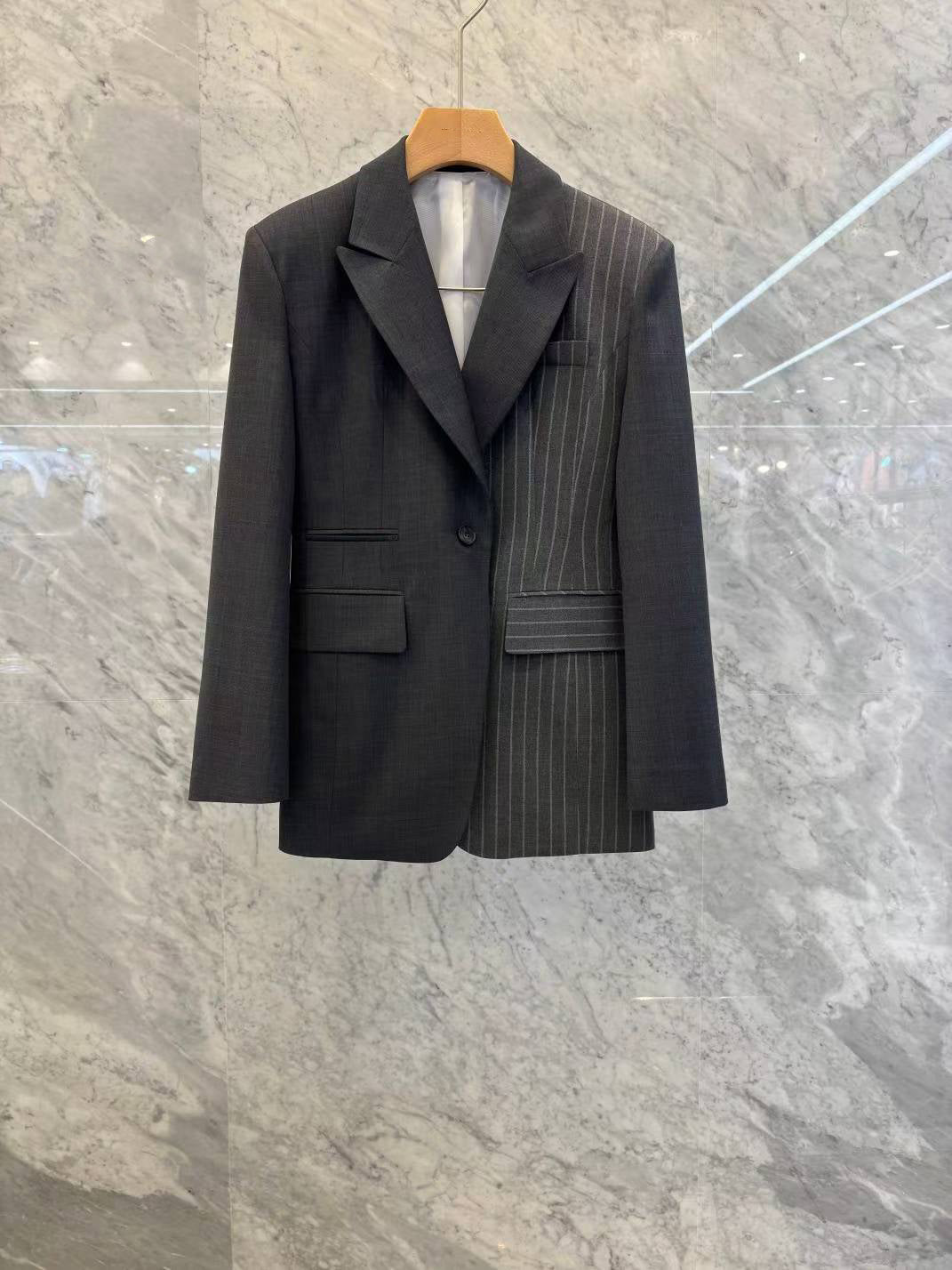 ✨【25FW Asymmetric Pinstripe Blazer · 韓版不對稱條紋西裝外套】✨