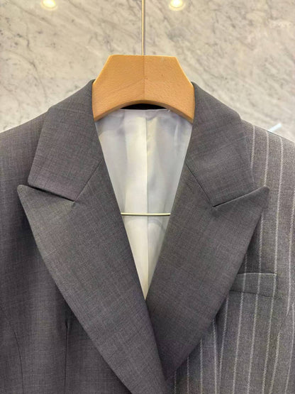 ✨【25FW Asymmetric Pinstripe Blazer · 韓版不對稱條紋西裝外套】✨