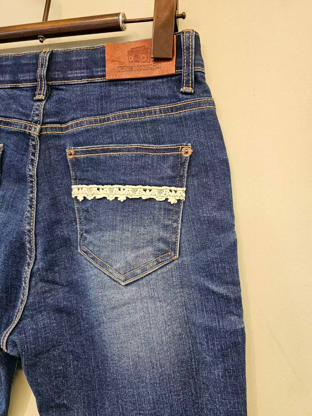 Lace back Pocket Half Skinny 9-Length Jeans