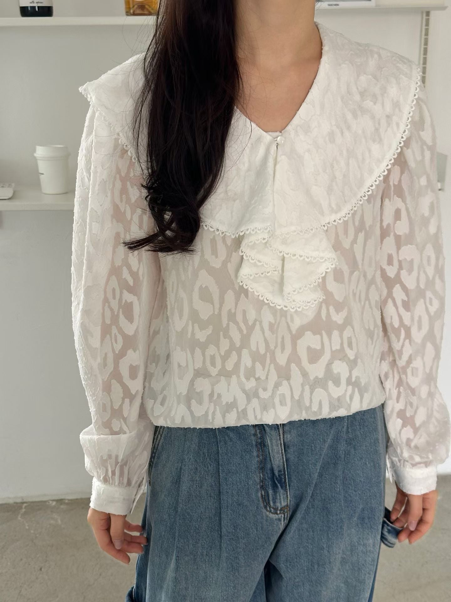 💕 Sheer Leopard Lace Sailor Blouse

輕透豹紋蕾絲 × 復古水手領設計